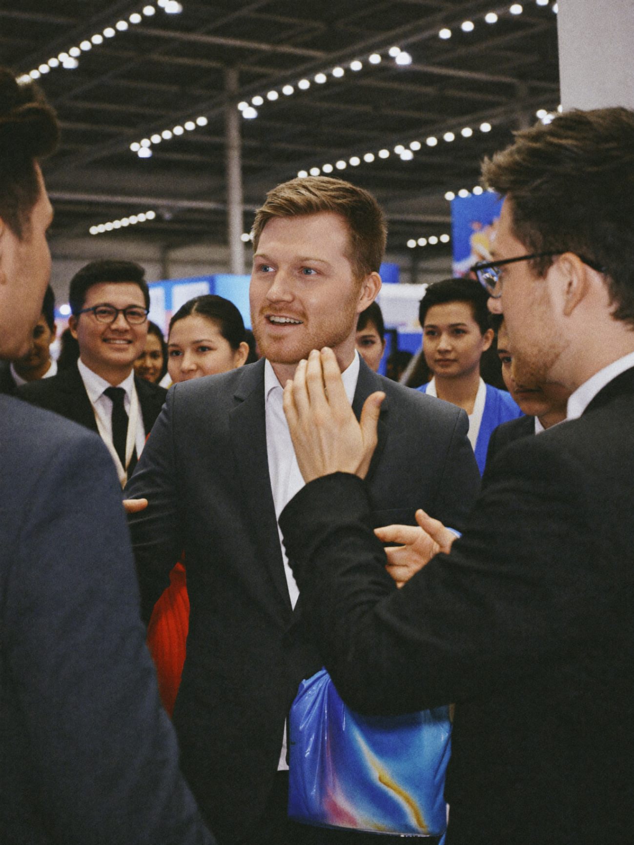 In gesprek met leveranciers op de Canton Fair